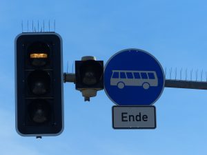 Ampel mit Ende Busspur-Schild