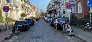Schilderwald aufgesetztes Parken in Lübeck